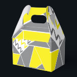 Gult Grått Chevron Rand Geometric Mönster Presentaskar<br><div class="desc">Gult Grått Chevron Rand Geometric Mönster Favor Box designad av Nisha Prabhu. Lägg till en POP från stil till vilken händelse som helst med vår Gult Grått Chevron Rand Geometric Mönster Favor Box! Den här öga-fångstboxen har en trendig chevron rand-design i pulserande gult och slimmad grått, skapar den perfektens accent...</div>