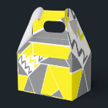 Gult Grått Chevron Rand Geometric Mönster Presentaskar<br><div class="desc">Gult Grått Chevron Rand Geometric Mönster Favor Box designad av Nisha Prabhu. Lägg till en POP från stil till vilken händelse som helst med vår Gult Grått Chevron Rand Geometric Mönster Favor Box! Den här öga-fångstboxen har en trendig chevron rand-design i pulserande gult och slimmad grått, skapar den perfektens accent...</div>