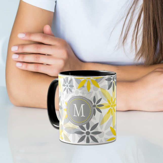 Gult Grått Flower Graphic Monogram Två-Tonad Mugg (Skapare uppladdad)