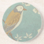 Gult, Grått och Beige Bird Perched på Gren Underlägg<br><div class="desc">Chariklia Zarris är känd för sin abstrakt konst biet. I teckning av en fågels profil på en blå tealbakgrund fångade hon fåglarnas enkelhet. De vita blommorna ger en romantisk beröring. Anpassa Zazzle-favoritprodukten med den här vackra bilden.</div>