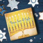 Gult Hanukkah Menorah Peace Kärlek Light Modern Stenunderlägg<br><div class="desc">"Fred, kärlek och ljus." Ett närliggande foto av en ljus, färgstark, gult och guld artsy-menorah hjälper dig att sätta dig in i helgdag av Hanukkah i stil. Känn julhelgens värme och glädje när du slappna av med din favoritdryck på den här fantastiska, färgstarka Hanukkah-stenen underlägg. Gör en slående uppsättning med...</div>