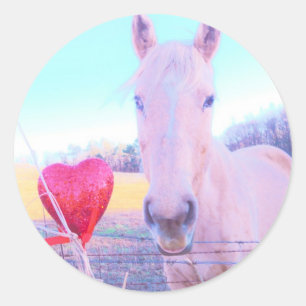 Gult Horse and Red Heart Runt Klistermärke
