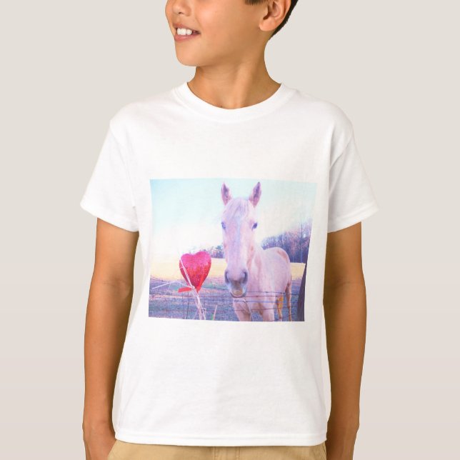 Gult Horse and Red Heart T Shirt (Framsida)