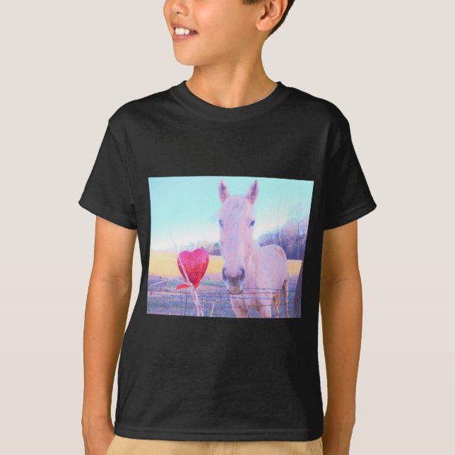 Gult Horse and Red Heart T-shirt (Framsida)