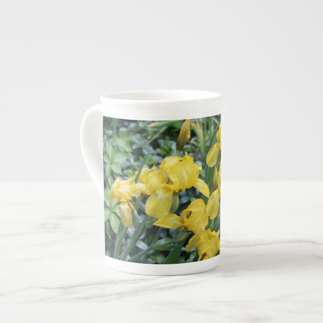 Gult Iris Garden Bone China Mugg Benporslin Mugg (Framsida vänster)