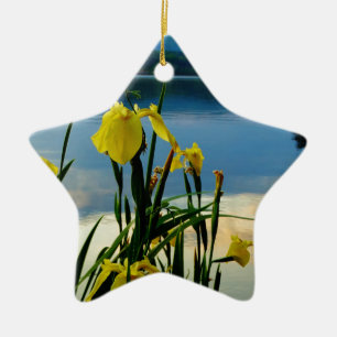 Gult Iris vid Sjö Shore Julgransprydnad Keramik