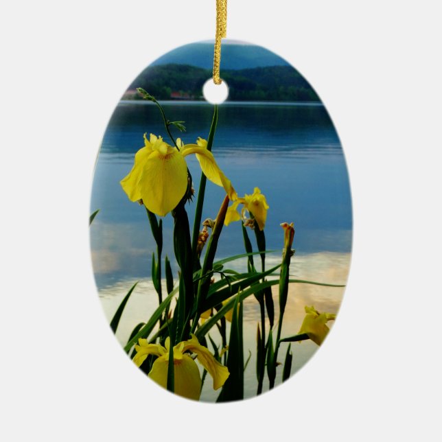 Gult Iris vid Sjö Shore Julgransprydnad Keramik (Framsidan)