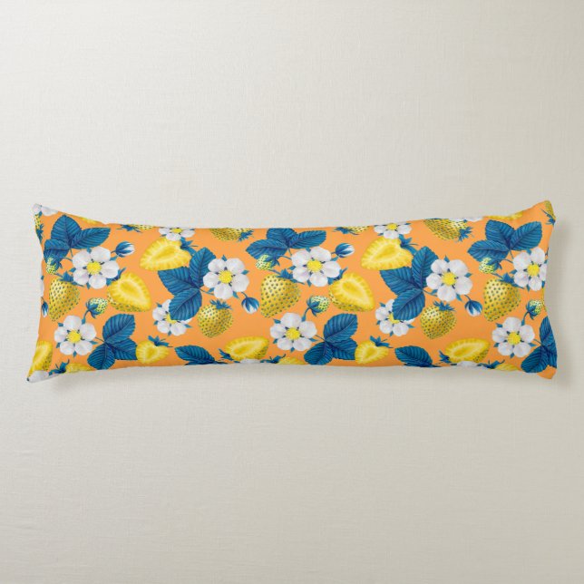 Gult jordgubbar på orange kroppskudde (Framsidan)