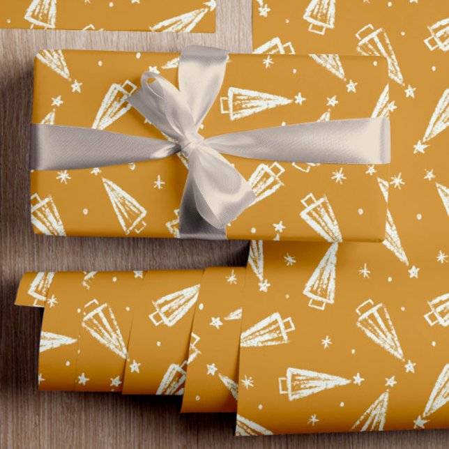 Gult Julgranar Mönster Presentpapper (This vintage yellow ochre with white trees makes a unique gift wrap for your Christmas gifts)