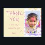 Gult Kids Photo Girl Birthday Tack Vykort<br><div class="desc">Tack för personligens födelsedag, vykort för flickor med foto och text.. Jag kärlek din underbara gåva. Tack för att du fyller gult på ett kort för dina vänner och din familj. Ladda upp fotot och anpassa vykortet med ditt namn och din text. vykortet har färgstarka stjärnor och vågar på framsidan...</div>
