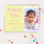 Gult Kids Photo Girl Birthday Tack Vykort<br><div class="desc">Tack för personligens födelsedag, vykort för flickor med foto och text.. Jag kärlek din underbara gåva. Tack för att du fyller gult på ett kort för dina vänner och din familj. Ladda upp fotot och anpassa vykortet med ditt namn och din text. vykortet har färgstarka stjärnor och vågar på framsidan...</div>