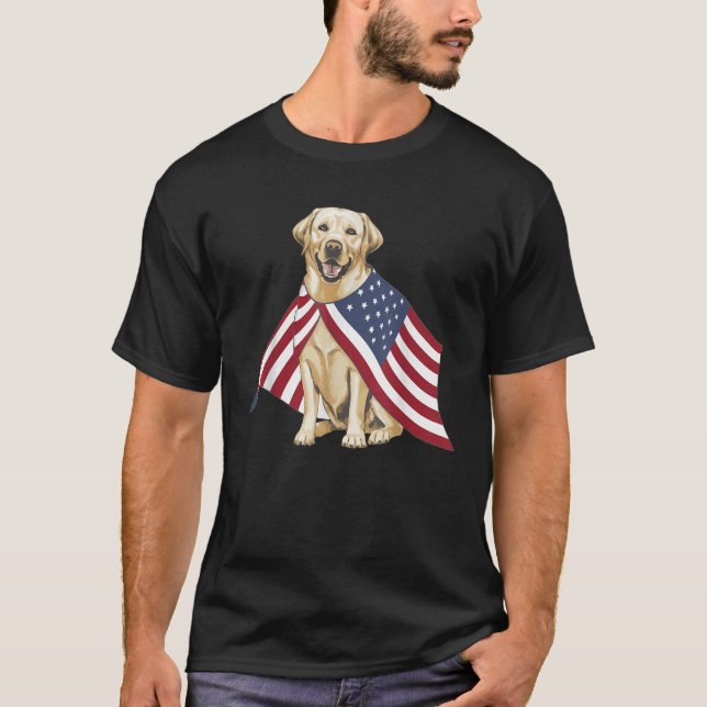 Gult Labrador Labs Patriotic American Flagga Hund  T Shirt (Framsida)