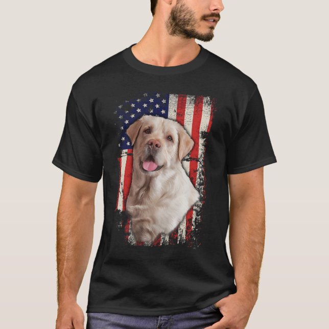 Gult Labrador Labs Patriotic American Flagga Hund  T Shirt (Framsida)