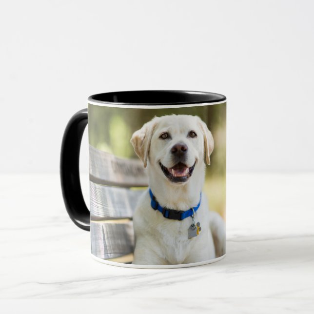 Gult Labrador Lays på Bench Mugg (Framsida vänster)