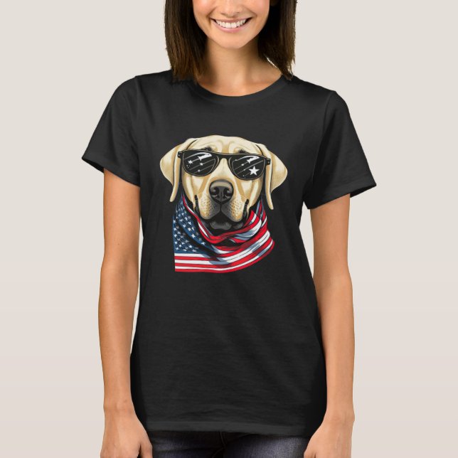 Gult Labrador med amerikansk Flagga som är patriot T Shirt (Framsida)