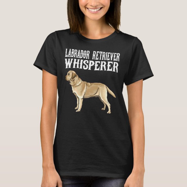 Gult Labrador Retriever Whisperer Hund T Shirt (Framsida)