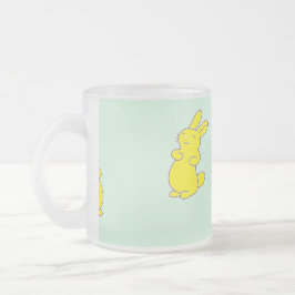 Gult lycklig bunnier på teal frostad glasmugg