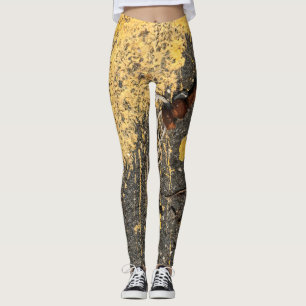 Gult målar, och järn skrotar leggings