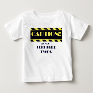 Gult med två usla varningar och svart t shirt