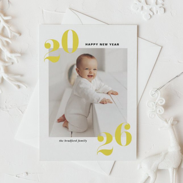 Gult Modern Typografi Gott nytt år 2022 Foto Helg Vykort (Customizable modern photo Happy New Year card featuring 2026 in yellow retro bold typography.)