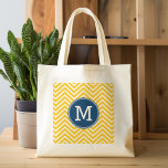 Gult och Blue Chevron Mönster med Monogram Tygkasse<br><div class="desc">En trendig med ljusa färger och ställe för att lägga till dina monogram eller annan text. Om du behöver justera teckningen klickar du på knappen Anpassa och gör ändringar.</div>