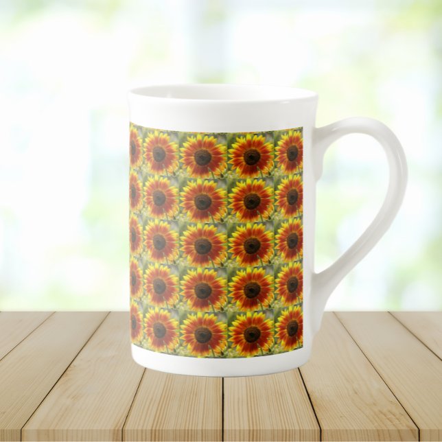 Gult och Bronze Solros-Blommönster Benporslin Mugg (In Situ)
