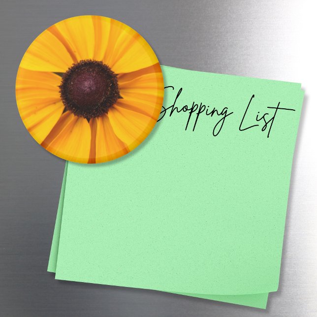 Gult och brun Blommigt Magnet (A yellow flower refrigerator magnet features a brown eyed susan.)