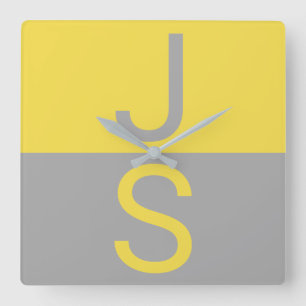 Gult och Grått Modern Initialer Monogram Fyrkantig Klocka
