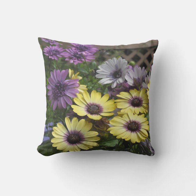 Gult och Lila Afrikas Daisy OutDoor Pillow Utomhuskudde (Framsida)