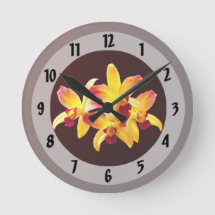 Gult och Maroon Orchids Brassolaeliocattleya Rund Klocka