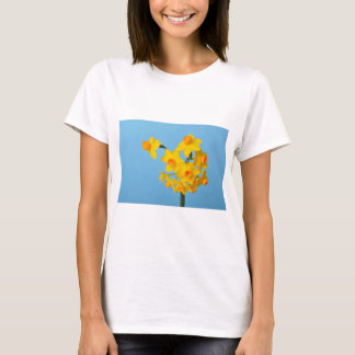 Gult- och orange-skyddsmedel på blå bakgrund t shirt