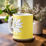 Gult och vit visuell Daisy med Anpassningsbar Text Kaffemugg<br><div class="desc">En namn,  ett monogram eller en annan anpassningsbar biet. Om du vill flytta runt bilden klickar du på knappen Anpassa för att göra ändringar.</div>