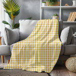 Gult och White Gingham Play Checkated Mysigt Fleecefilt<br><div class="desc">Lägg till ett litet klassiskt charm till ditt hem med den här blek gulten Gingham-täckt filten, perfekt för ett mysigt, kottagecore-inspirerat estetiskt. Den tidlösa designen i gult och vitt framkallar en vintage picknick, skapar den en snyggt och ett mångsidigt tillägg till rum, vardagsrum, förskolor eller utomhussammankomster. Vare sig du klämmer...</div>