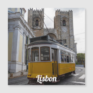 Gult om katedralen i Lissabon i Portugal