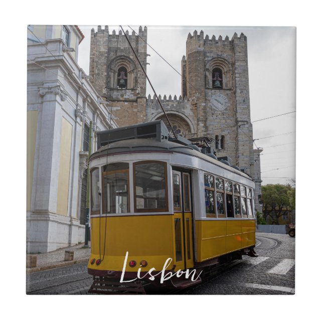 Gult om katedralen i Lissabon i Portugal Kakelplatta (Framsidan)