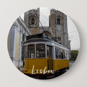 Gult om katedralen i Lissabon i Portugal Knapp