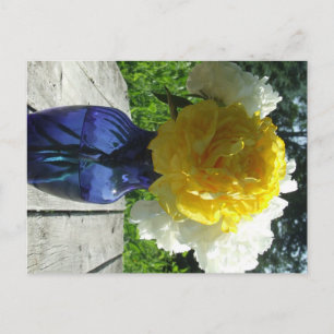 Gult Peony Flower i Blue Vas Vykort