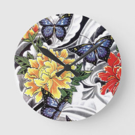 Gult Peony och Butterfly Tattoo Design Rund Klocka