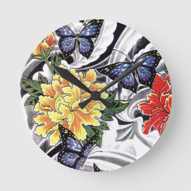 Gult Peony och Butterfly Tattoo Design Rund Klocka (Framsida)