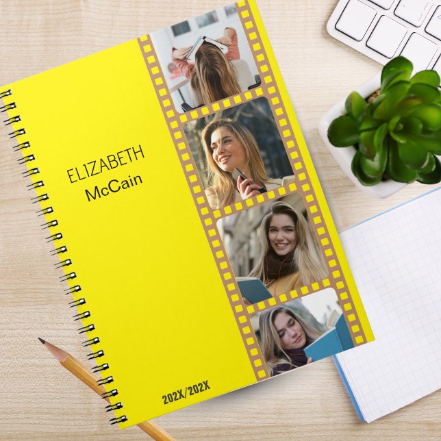 Gult Photo Booth - Trendigets moderna Personlig Anteckningsbok (Photo Booth - Trendy Modern Personalized Science Spiral Notebook!)