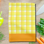 Gult Play och Orange Gräns Kitchen Towel Kökshandduk<br><div class="desc">En gult gingham satte mönster med en liten gyllene orange och en liten tråd av sage grönt och mörk orange gräns.</div>