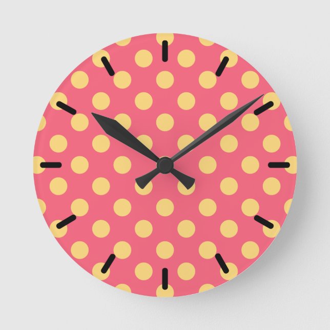 Gult polka dots på korall rund klocka (Framsida)