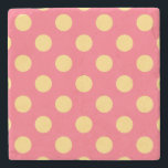 Gult polka dots på korall stenunderlägg<br><div class="desc">Gult polka dots på korall</div>