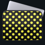 Gult polka dots på svart baksida laptop fodral<br><div class="desc">Gult polka dots på svart baksida</div>