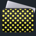 Gult polka dots på svart baksida laptop fodral<br><div class="desc">Gult polka dots på svart baksida</div>