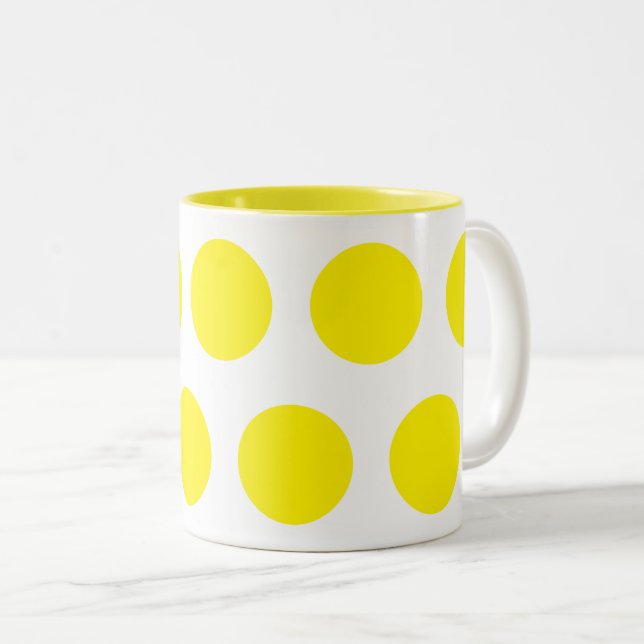 Gult polka dots Två-Tonad mugg (Framsida höger)
