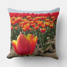 Gult Red Tulips Fält Dekorativ kudde