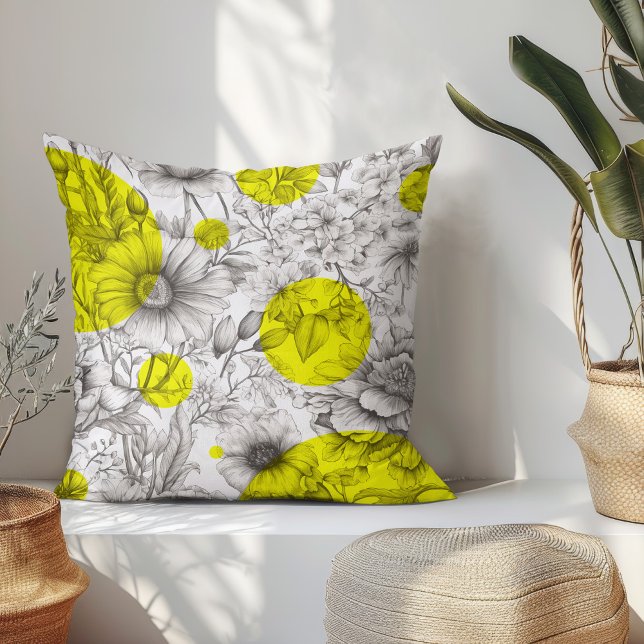 Gult Retro Peonies, dekorativ sommarBlommigt Kudde (Modern floral throw pillow with black and white sketch flowers and bright yellow retro circles.)