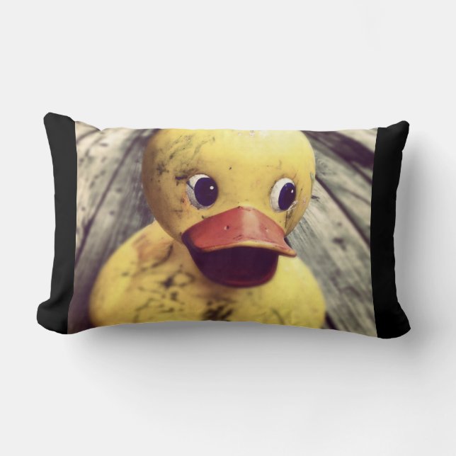 Gult Rubber Ducky behöver ett badrum! Lumbarkudde (Framsida)