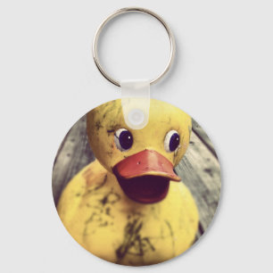 Gult Rubber Ducky täckte i Dirt! Nyckelring
